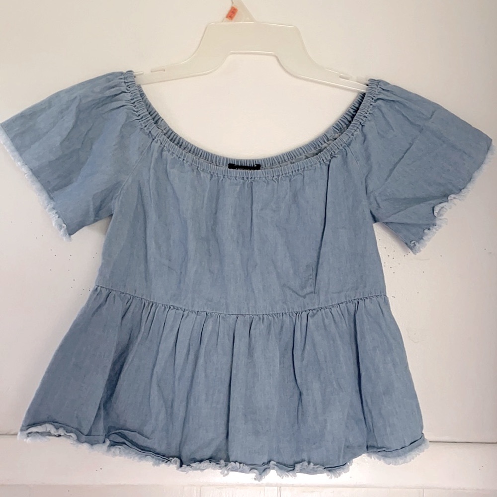 🎈3/$20 Forever 21 chambray off shoulder top